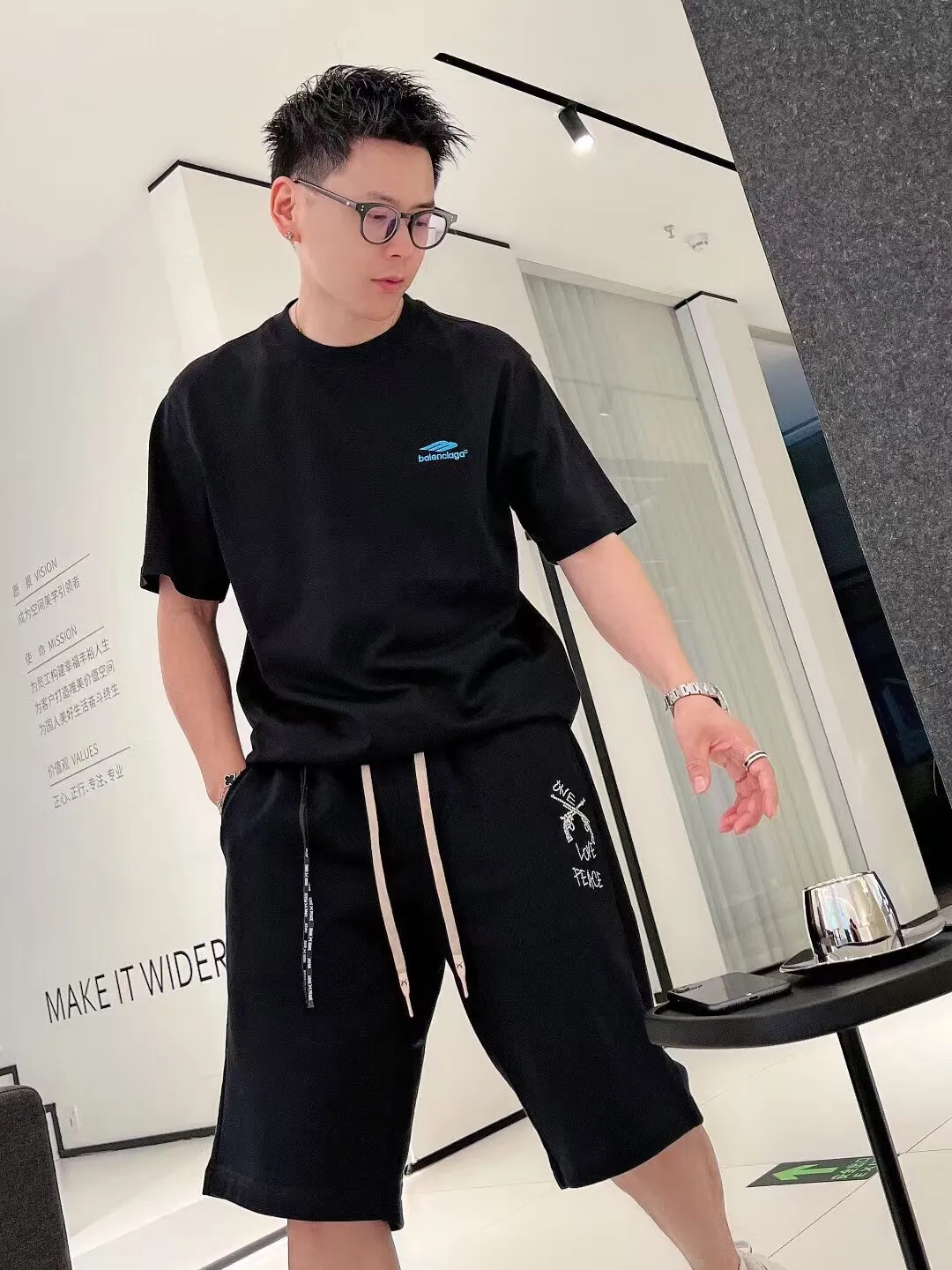P85✨🔥 [BALENCIAGA] 2026FW short-sleeved T-shirt Classic style embroidered letters Premium 26s double yarn 300g fabric Heavy fabric Customized frame rib same vat and dye Complete three labels Men and women Same Style Color: Black White Size: S M L XL XXL